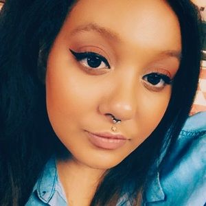 Meet your Posher, Simelia